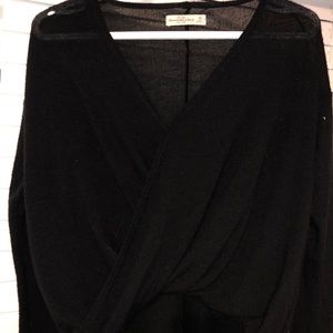 Hello, I am selling a blouse that is cropped